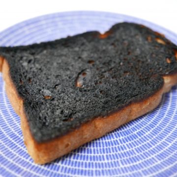 焦げたトーストのイメージ画像